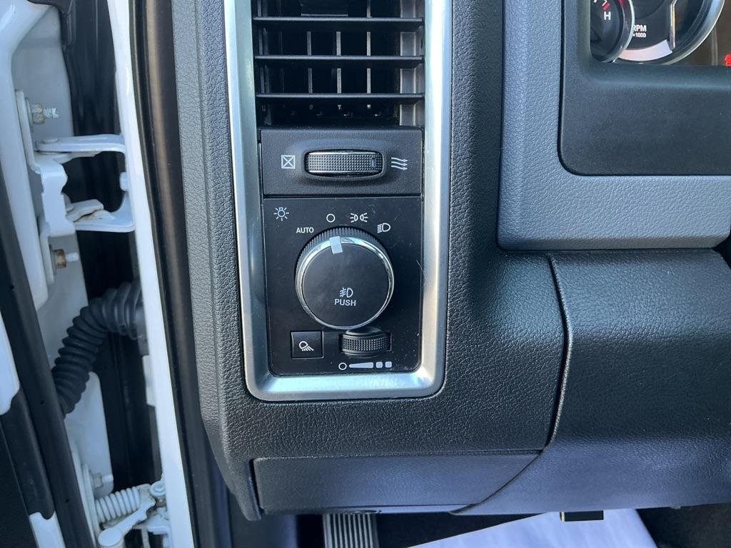 RAM 1500 SLT Crew Cab SWB 4WD 2018