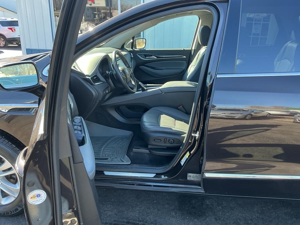 Buick Enclave Essence FWD 2018