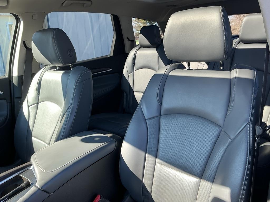 Buick Enclave Essence FWD 2018