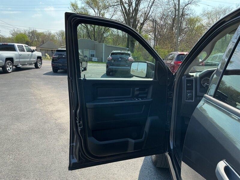 RAM 1500 Tradesman Quad Cab 4WD 2018