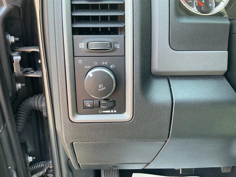 RAM 1500 Tradesman Quad Cab 4WD 2018