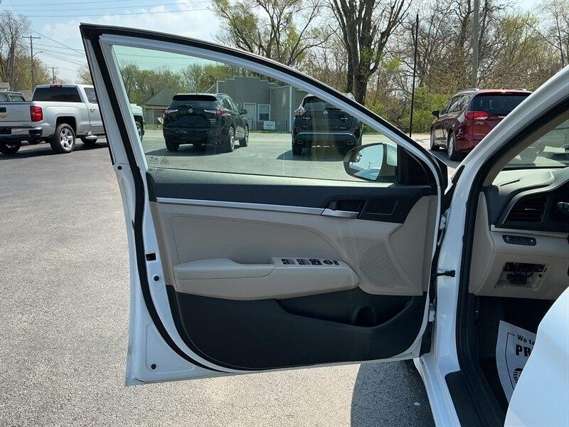 Hyundai Elantra SE 6M 2019