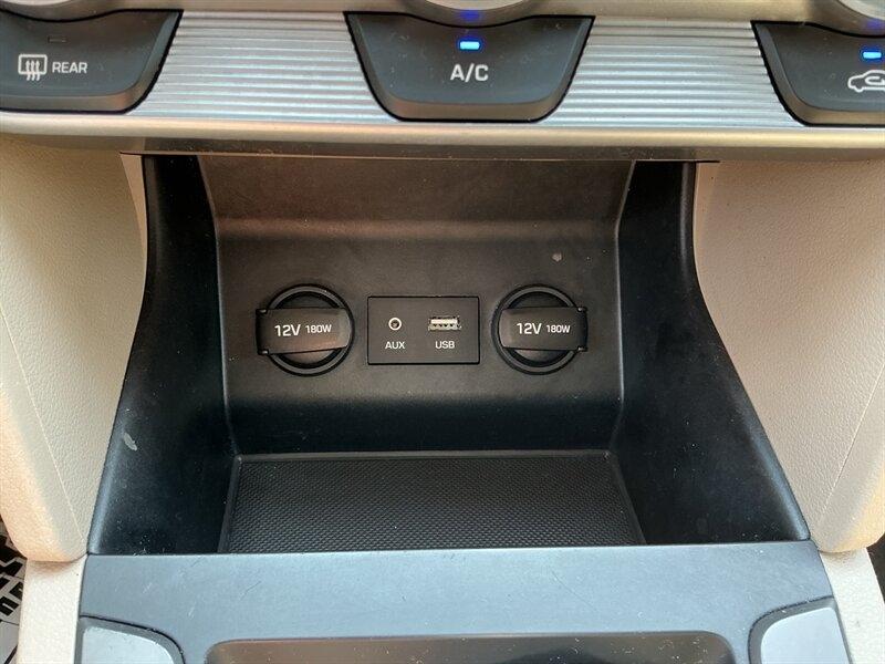 Hyundai Elantra SE 6M 2019