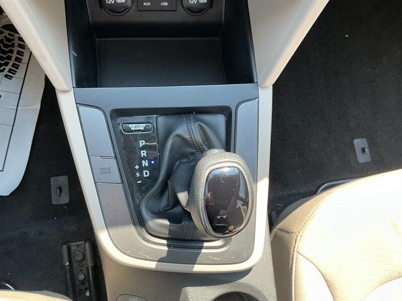 Hyundai Elantra SE 6M 2019