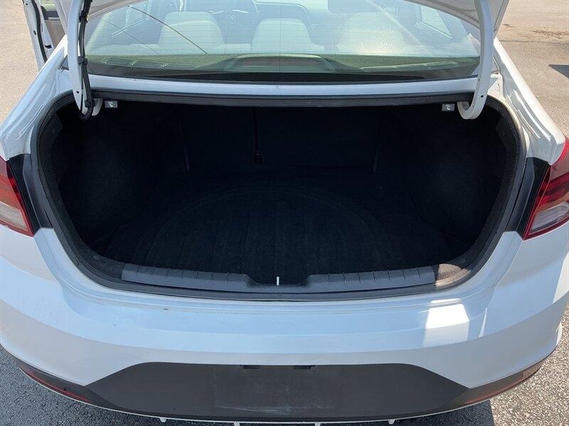 Hyundai Elantra SE 6M 2019