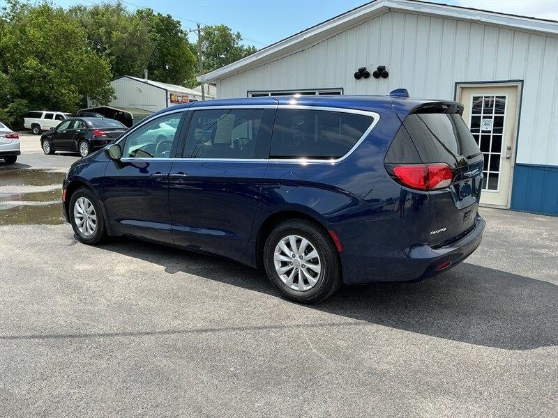Chrysler Pacifica Touring 2017