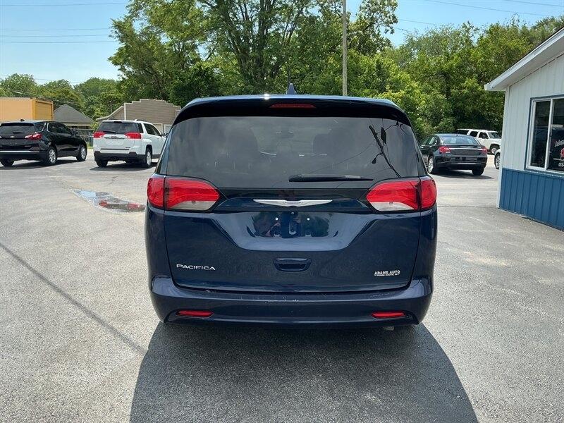 Chrysler Pacifica Touring 2017