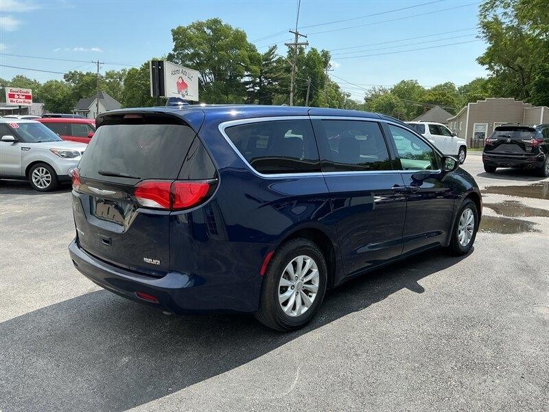 Chrysler Pacifica Touring 2017