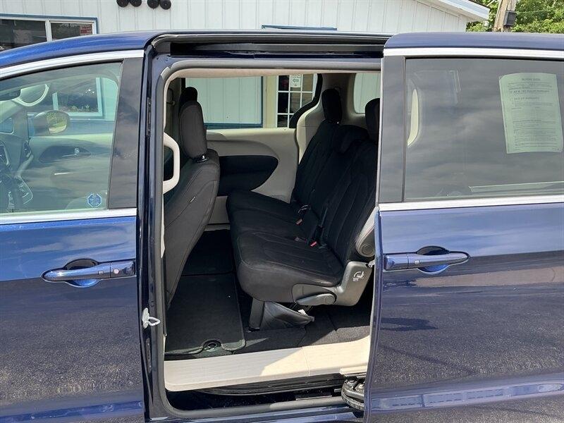 Chrysler Pacifica Touring 2017
