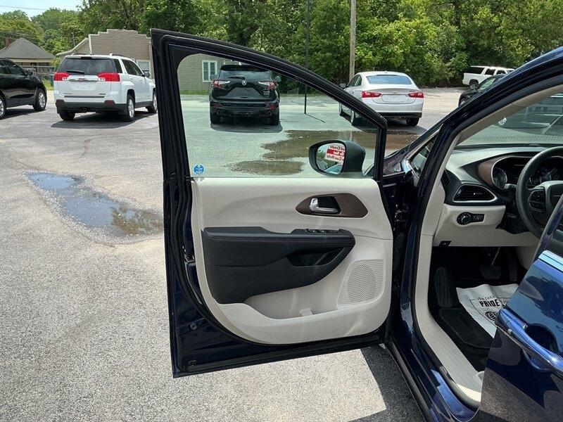 Chrysler Pacifica Touring 2017