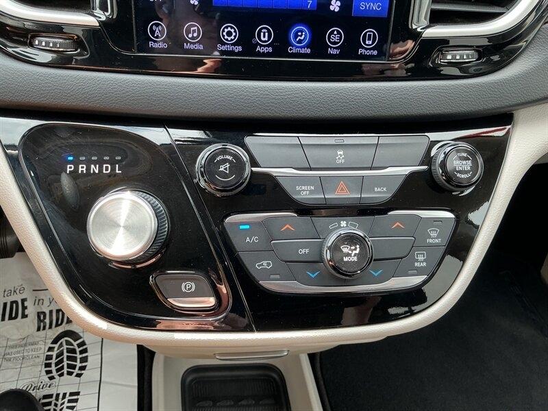 Chrysler Pacifica Touring 2017