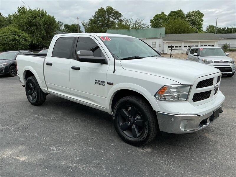RAM 1500 SLT Crew Cab SWB 4WD 2016