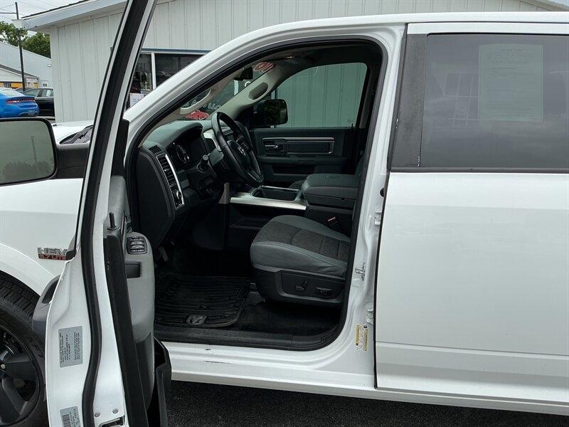 RAM 1500 SLT Crew Cab SWB 4WD 2016