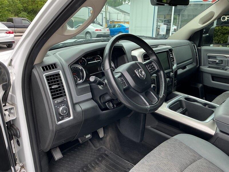 RAM 1500 SLT Crew Cab SWB 4WD 2016