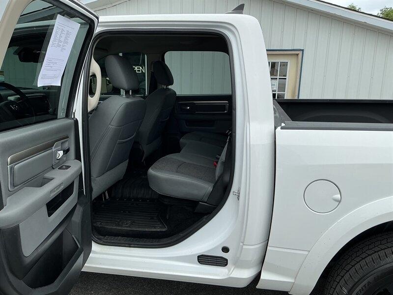 RAM 1500 SLT Crew Cab SWB 4WD 2016