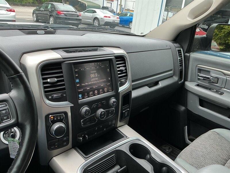 RAM 1500 SLT Crew Cab SWB 4WD 2016