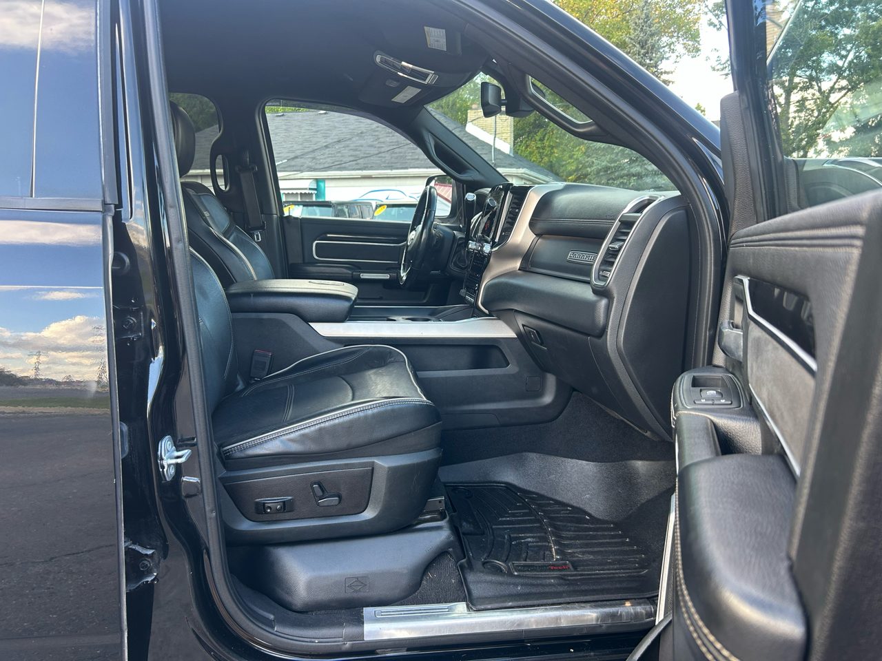 2019 Ram 2500 Laramie photo 11