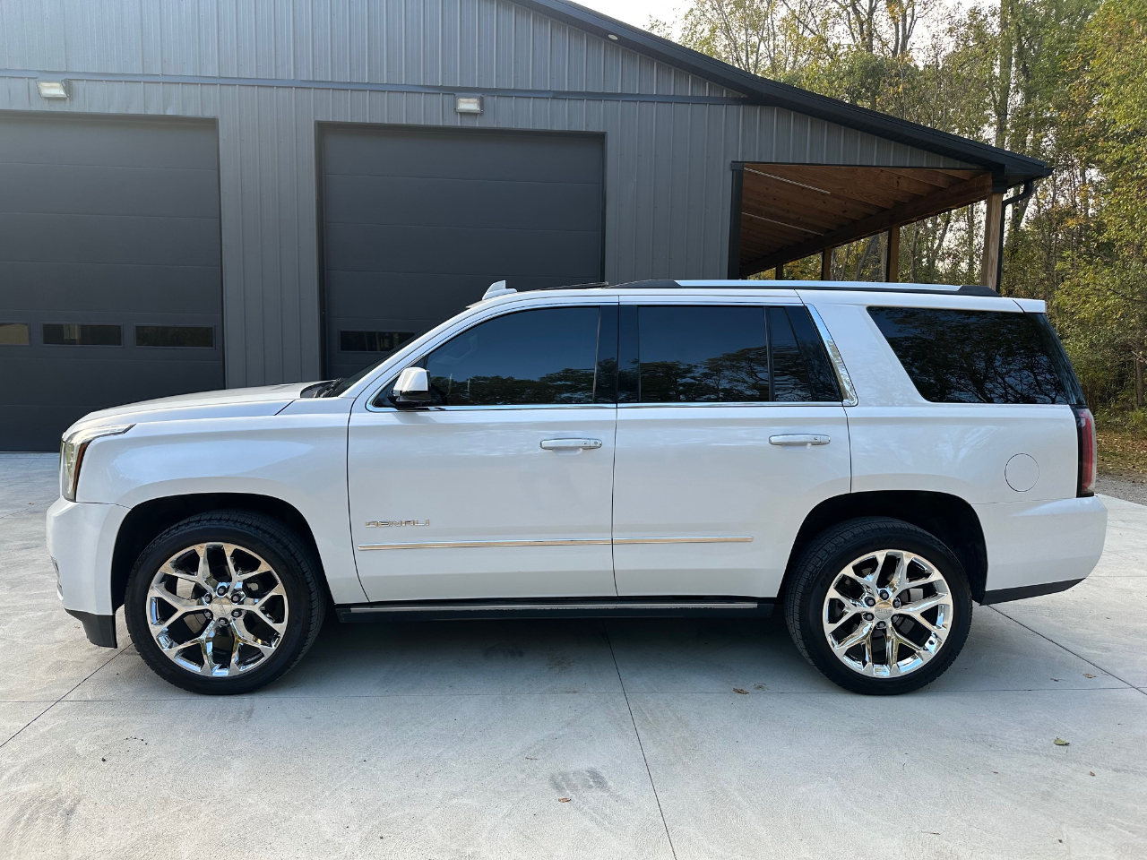 2017 Gmc Yukon Denali photo 2