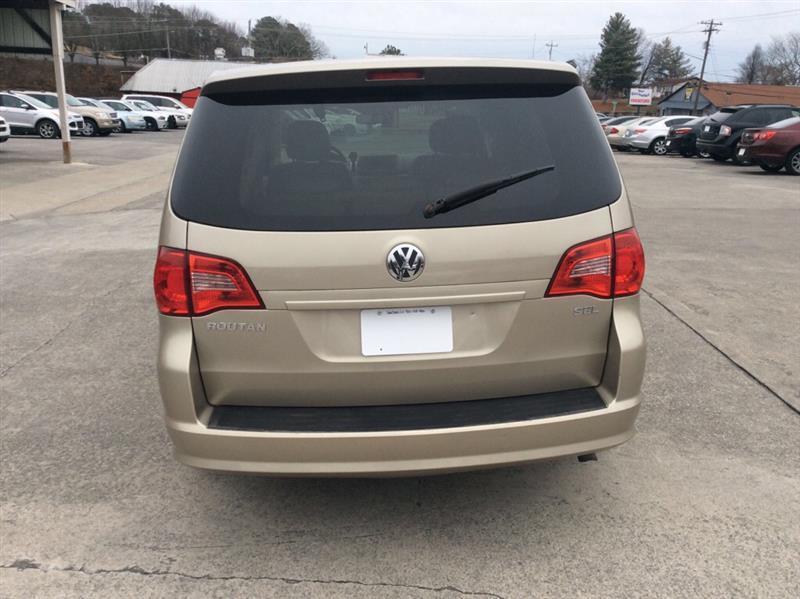 Volkswagen Routan SEL 2009
