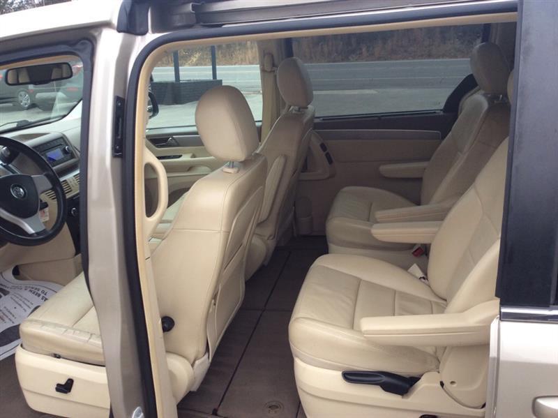 Volkswagen Routan SEL 2009