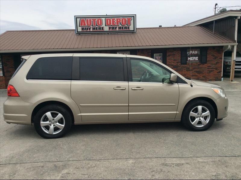 2009 Volkswagen Routan 4.0L SEL's photo