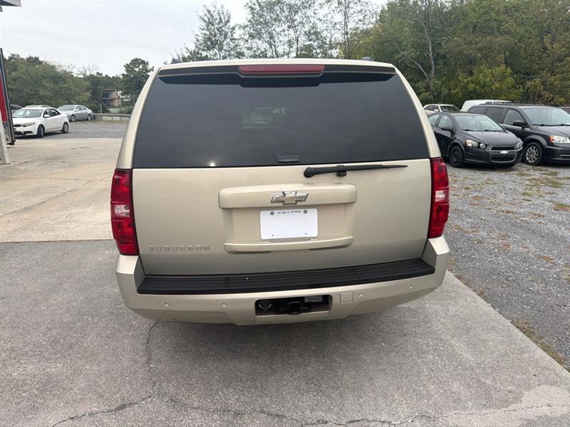 Chevrolet Suburban photo 4