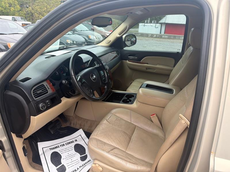 Chevrolet Suburban photo 5