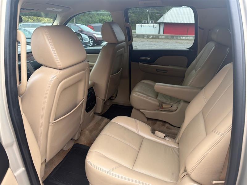 Chevrolet Suburban photo 6