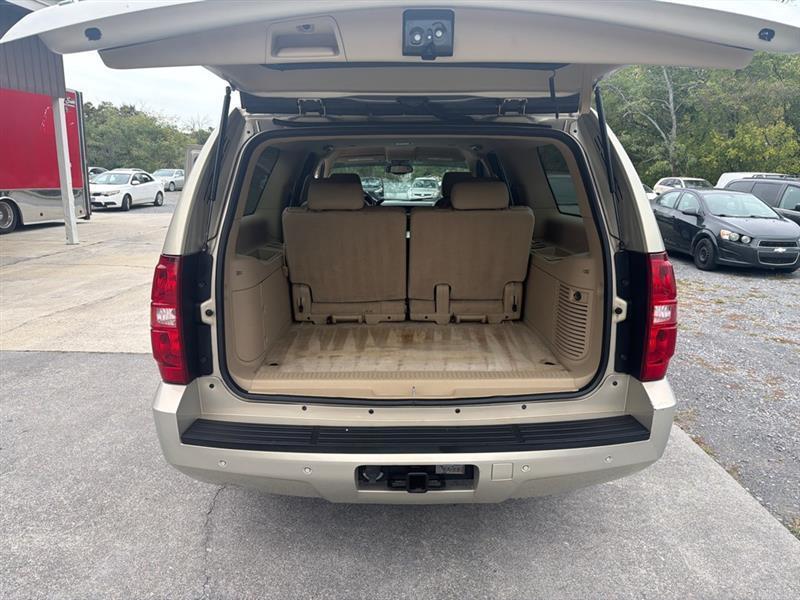 Chevrolet Suburban photo 7