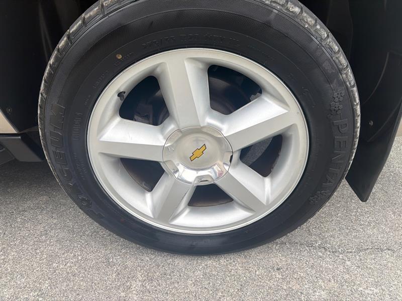 Chevrolet Suburban photo 8