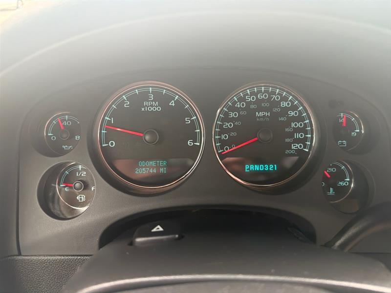 Chevrolet Suburban photo 9