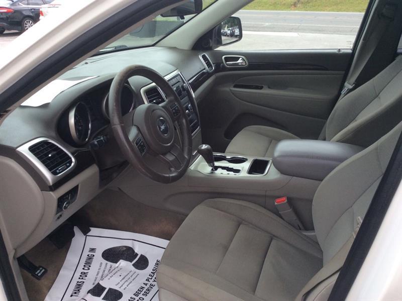 Jeep Grand Cherokee Laredo 2WD 2012