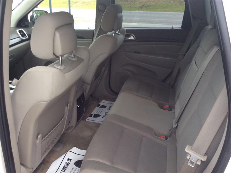 Jeep Grand Cherokee Laredo 2WD 2012