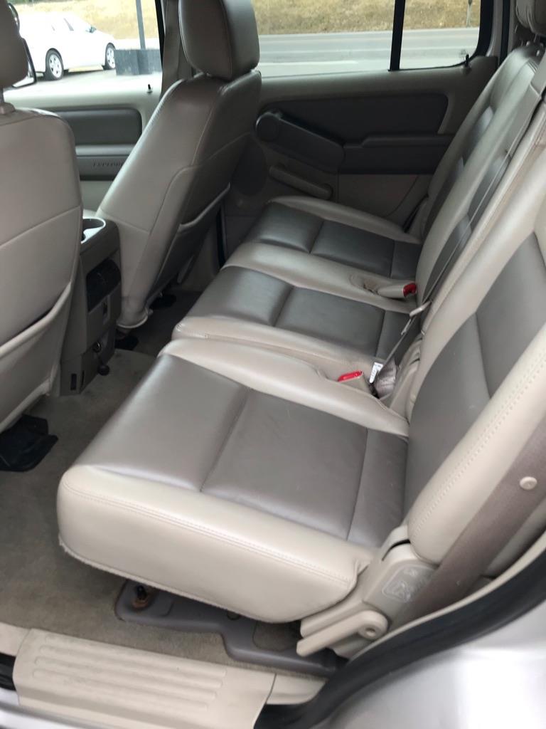 Ford Explorer XLT 4.6L 4WD 2006
