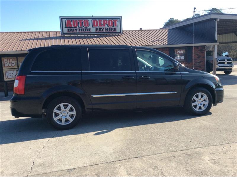 2013 Chrysler Town & Country Touring