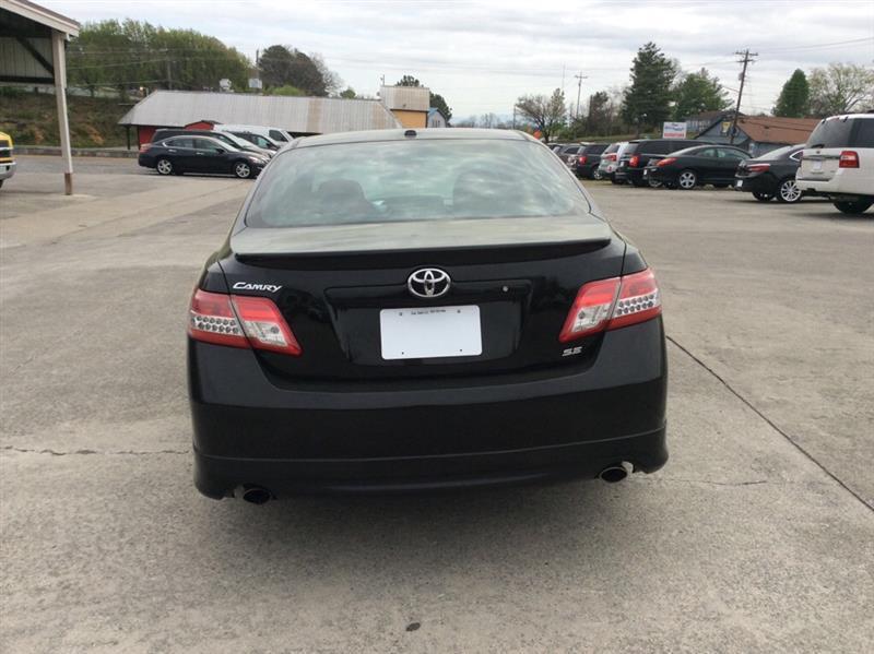 Toyota Camry Base 6-Spd AT 2011