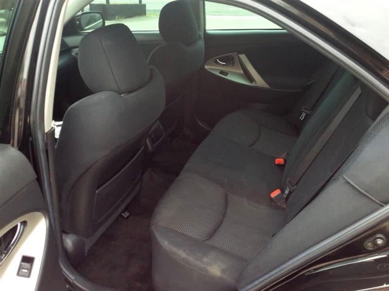 Toyota Camry Base 6-Spd AT 2011