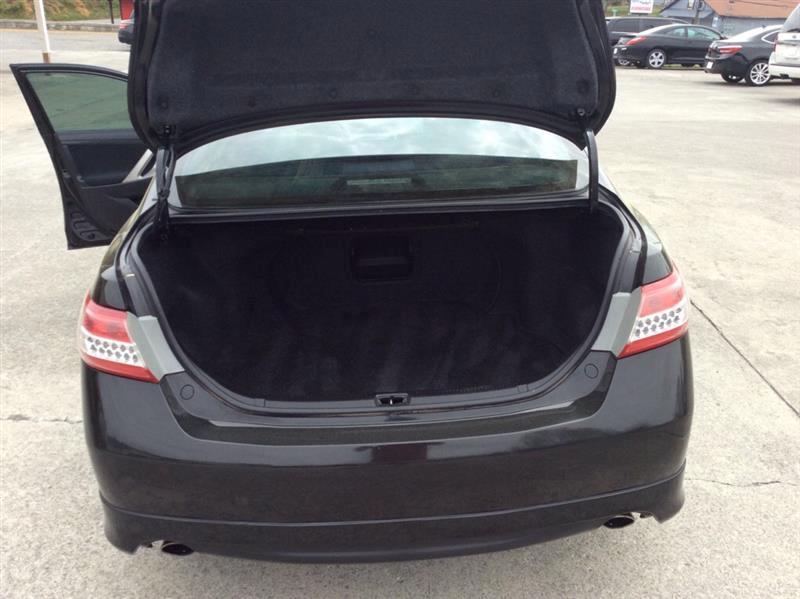 Toyota Camry Base 6-Spd AT 2011