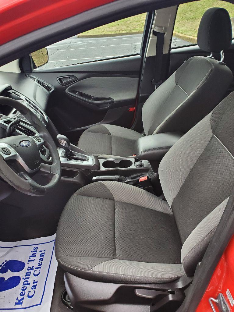 Ford Focus SE Sedan 2012