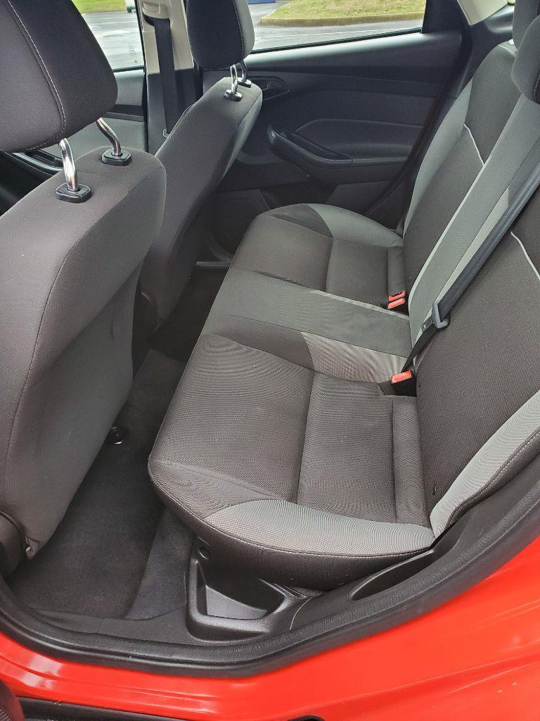 Ford Focus SE Sedan 2012