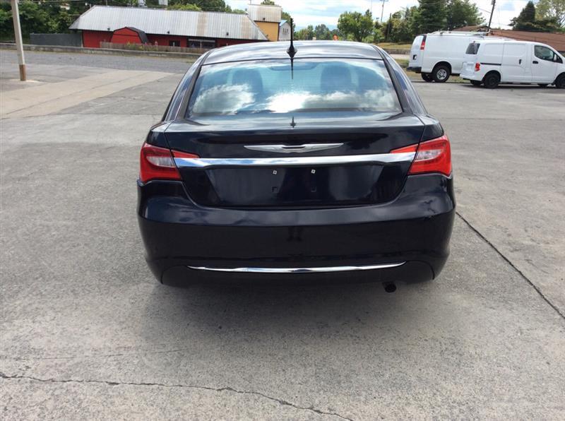 Chrysler 200 LX 2012