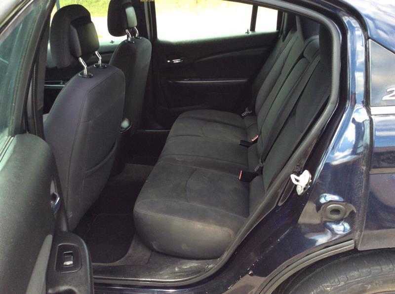 Chrysler 200 LX 2012