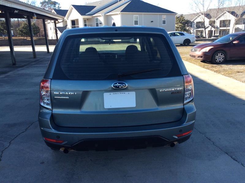 Subaru Forester 2.5X 2010