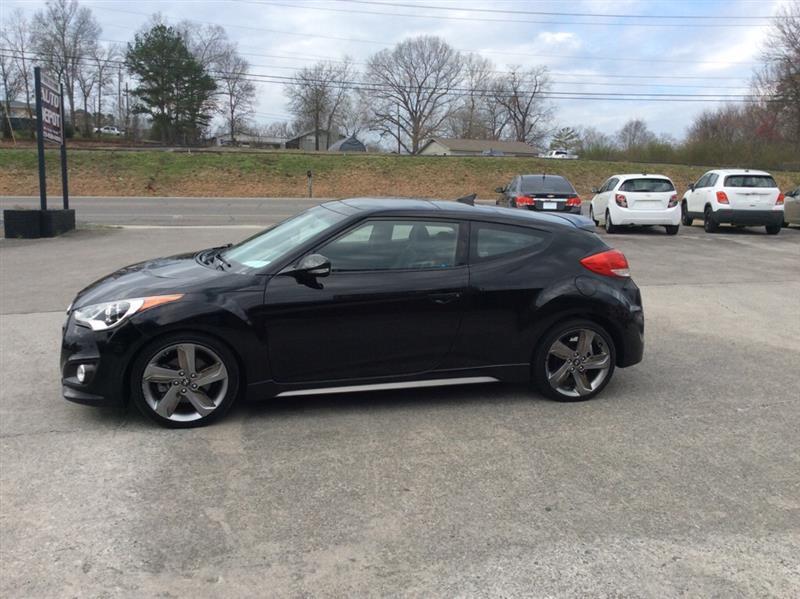 Hyundai Veloster Base 2013