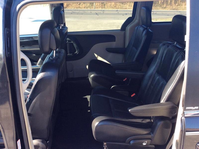 Chrysler Town & Country Touring 2013
