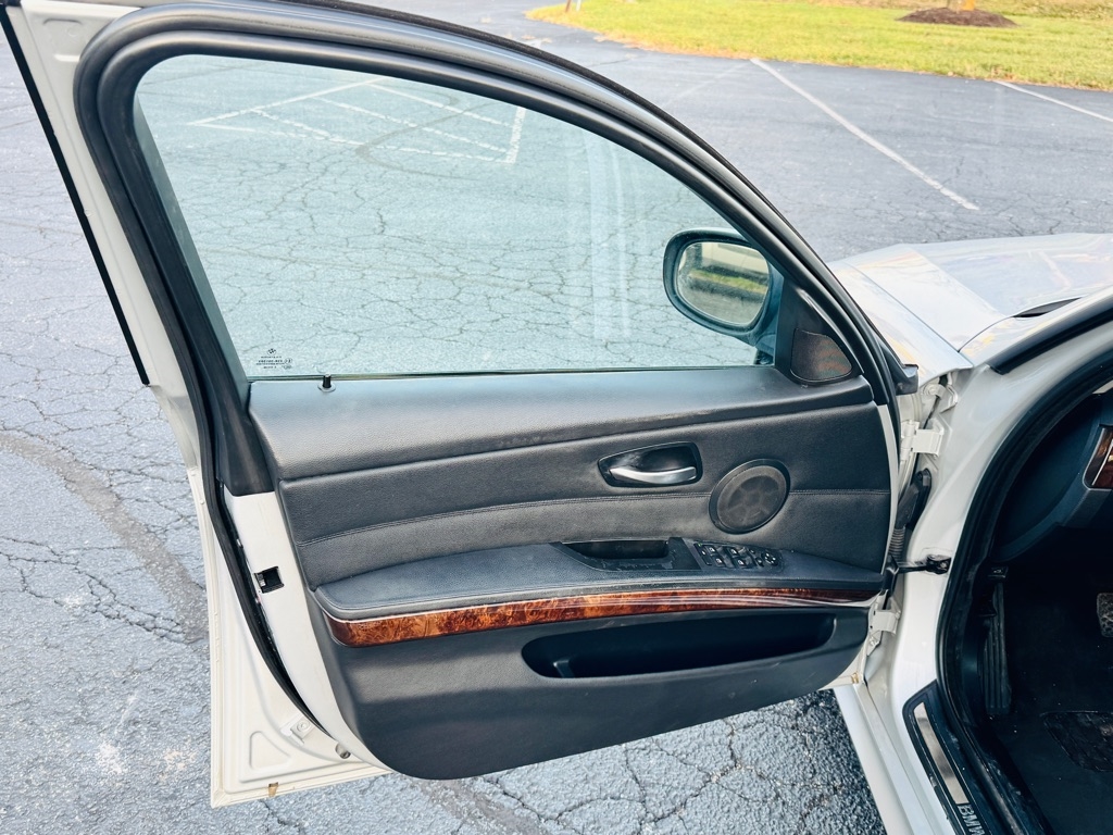 BMW 3-Series 328xi 2009