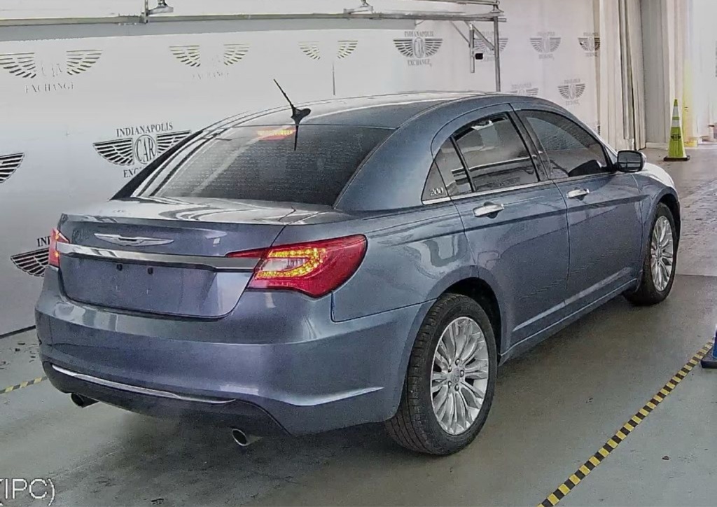 Chrysler 200 Limited 2011