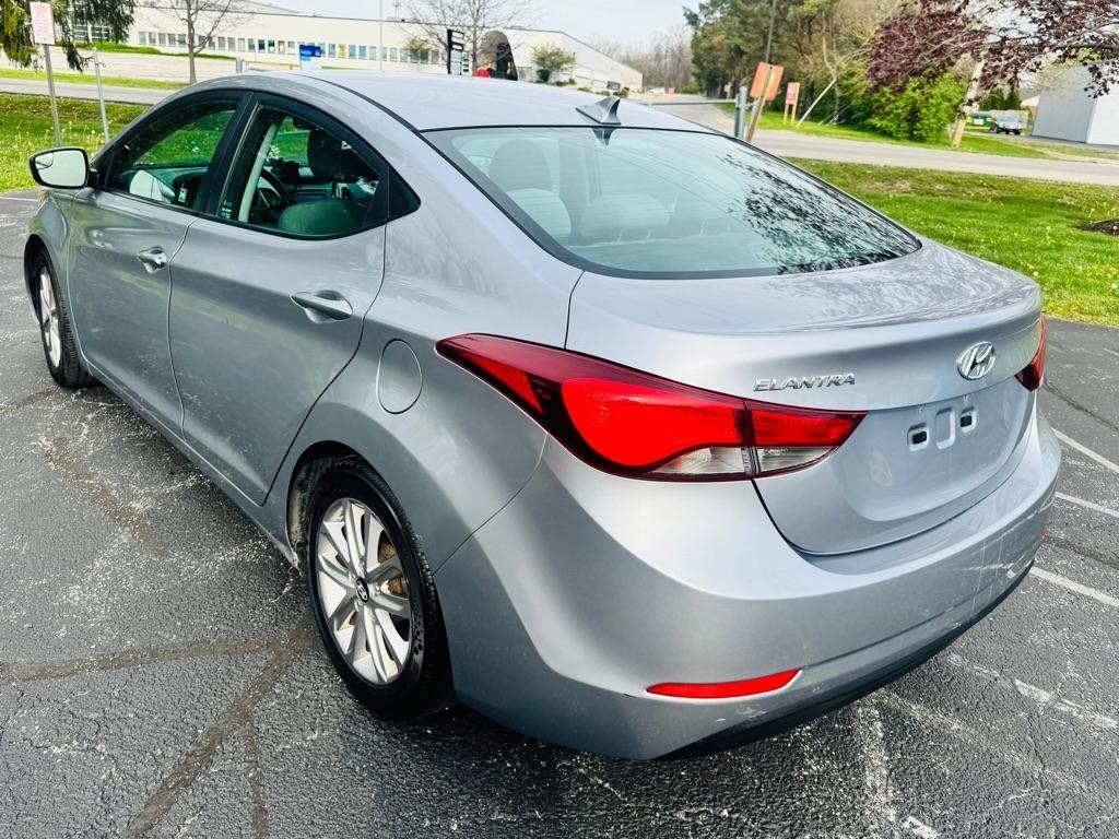 Hyundai Elantra SE 6AT 2015