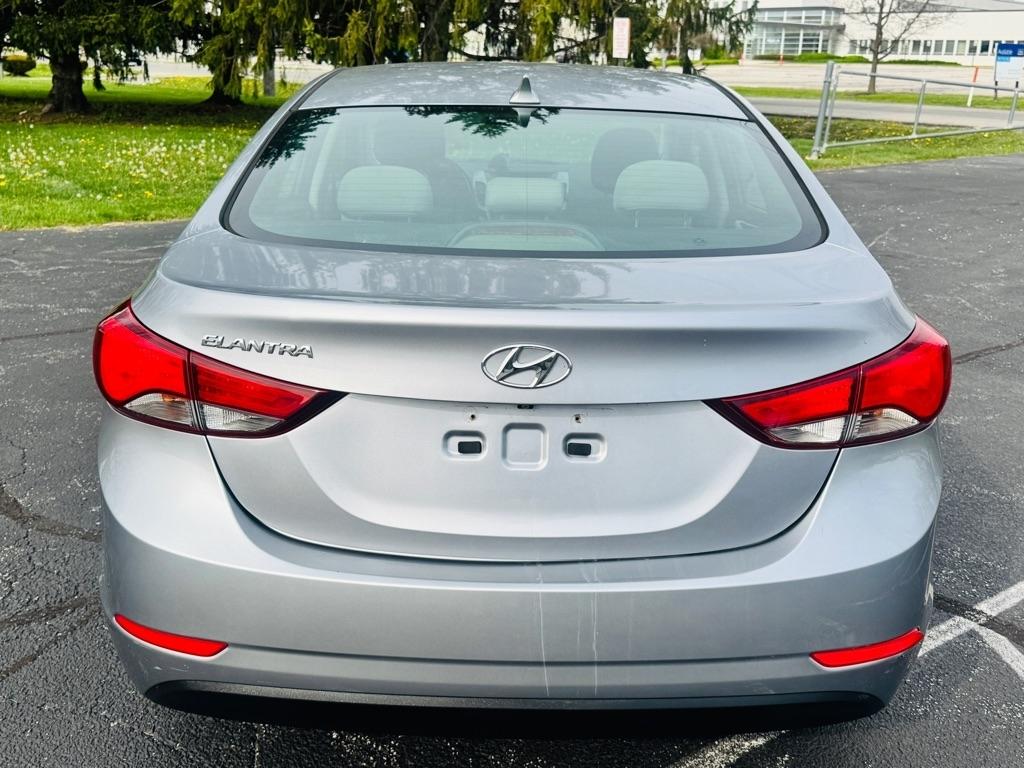 Hyundai Elantra SE 6AT 2015