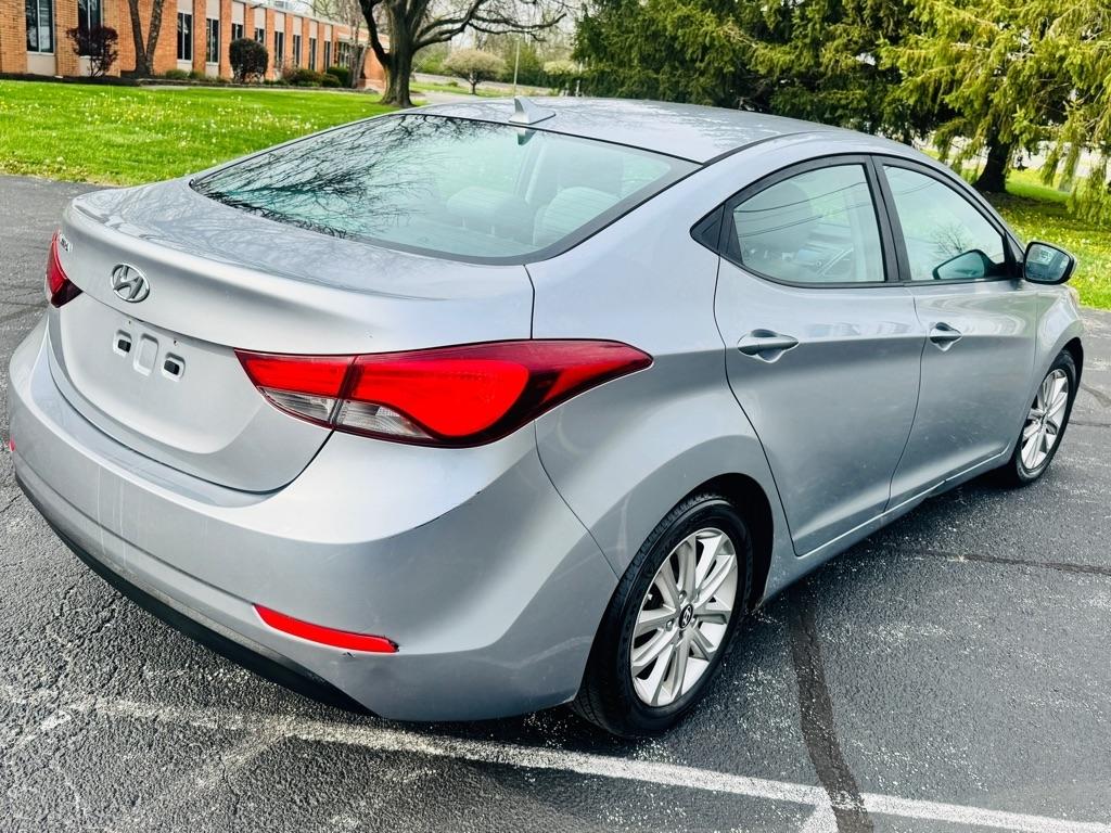 Hyundai Elantra SE 6AT 2015